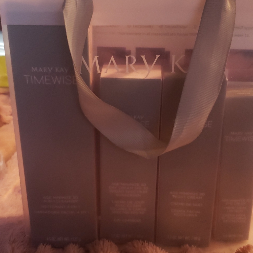NEW Mary Kay Miracle 3D Set